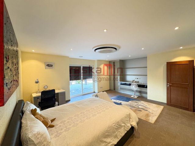 place photo 100