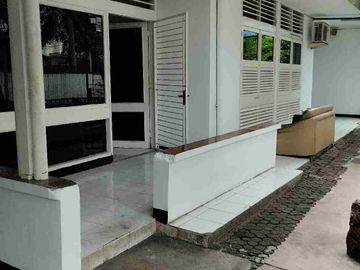 Jakarta Selatan - Garasi, Listrik, Fully fenced