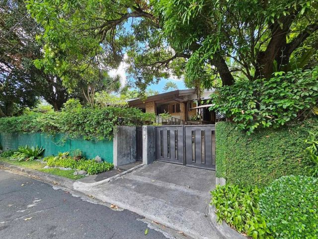 LA VISTA SUBDIVISION HOUSE AND LOT FOR SALE 4 BEDROOMS NEAR TIVOLI AYALA HEIGHTS AYALA HILLSIDE ESTATES LOYOLA GRAND VILLAS KATIPUNAN
