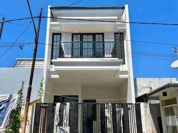 Rumah dijual di Kalirungkut - AC, Balkon