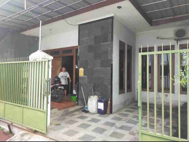 DiJual Cepat Murah Terawat Rumah Siap Huni Karang Empat Surabaya.