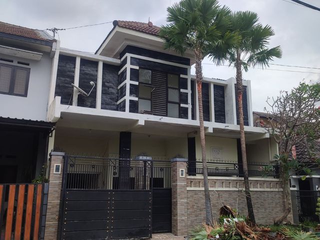 DIJUAL RUMAH BANGUNAN MINIMALIS 1,5 LANTAI TENGAH KOTA