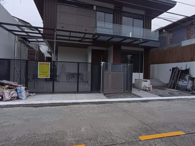 Brand New 5BR Modern Luxury House in BF Homes Parañaque