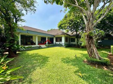Jakarta Selatan - AC, Garasi, Area anak-anak