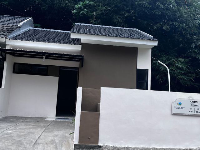 Rumah subsidi dapat tembok depan dan belakang
