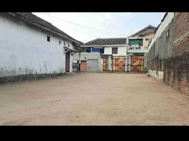 Di sewakan murah pekarangan 1100 m2 di depan UNSA .