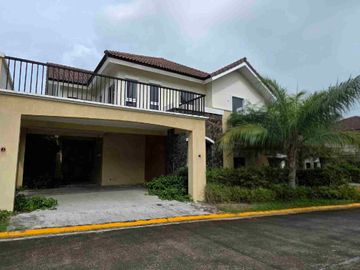 For Sale Ready for Occupancy unit, 3 to 4 Bedrooms , 3T&B, near Unitop, 10 minutes away from SM, neaar St Paul, Accessible to CALAX, Villar City .