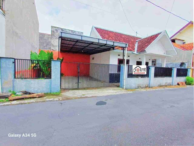 Rumah Bagus Dekat Luwes Gentan Sukoharjo