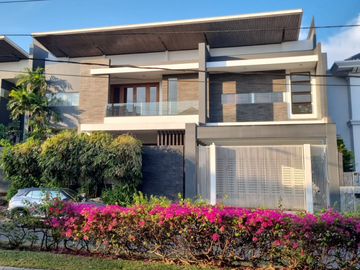 Pradahkali Kendal - Kolam renang