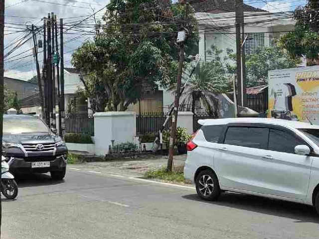 Jual Rumah Lebar posisi Hook, Medan Baru, Jalan Sei Belutu