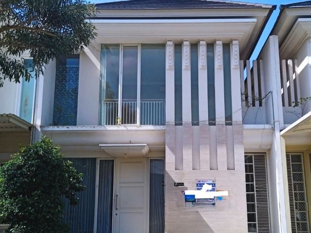 RUMAH DI PALM BEACH PAKUWON CITY , 2 LANTAI,FULL FURNISH , JUAL / SEWAKAN .