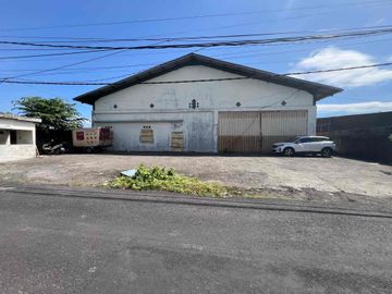 Gudang dijual di Legian - Garasi, Air, Telephone