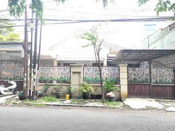 Rumah untuk disewakan di Kalirungkut - Garasi