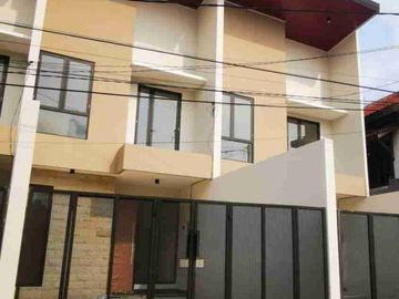 rumah baru minimalis modern murah d perum Semampir Semolowaru Sukolilo keputih Rungkut