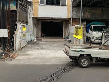 Komersial untuk disewakan di Manukan Kulon