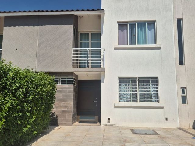 CASA EN RENTA AMUEBLADA- RESIDENCIAL ALBAZUL- A 800 MTRS DE  CENTRO COMERCIAL ALTACIA