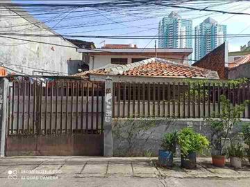 Jakarta Barat, Jakarta Raya - Lemari pakaian bawaan