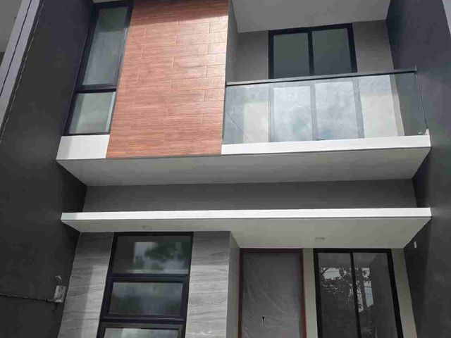 Jual rumah, bangunan baru. Baruk-Surabaya