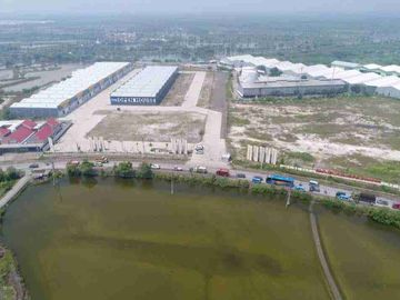 Gresik, Jawa Timur - Garasi, Listrik, Outdoor entertaining area