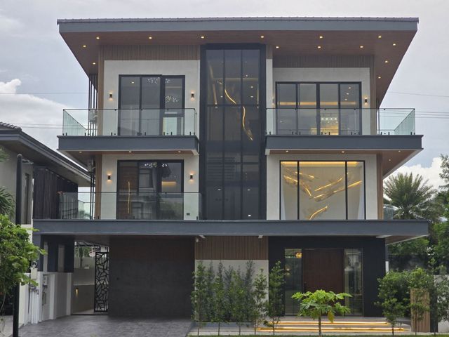 Luxurious 7 Bedroom House and Lot for Sale in South Forbes Tokyo Mansion, Cavite