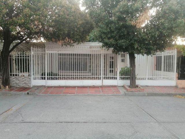 CASA UN PISO PARA LA VENTA.-