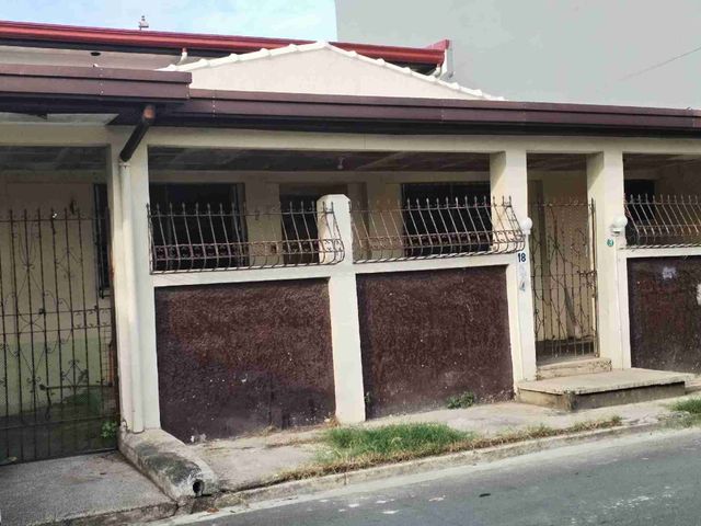 Bungalow Apartment for Sale in Las Piñas