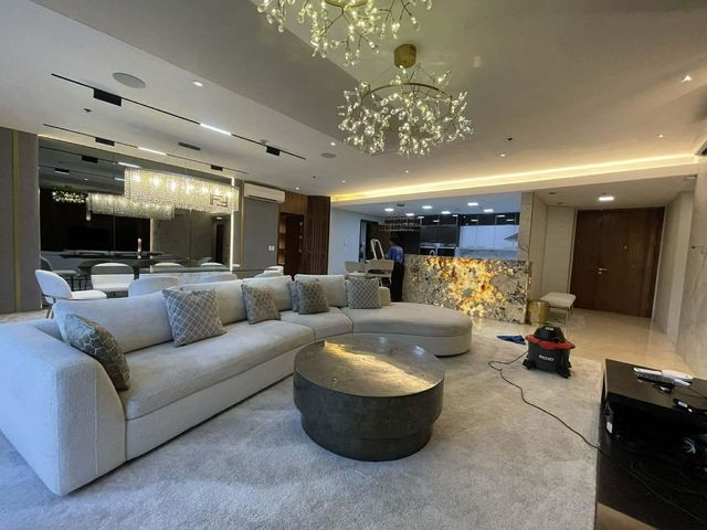 SEMI-FURNISHED 4BR UNIT WITH PARKING FOR LEASE IN THE SUITES