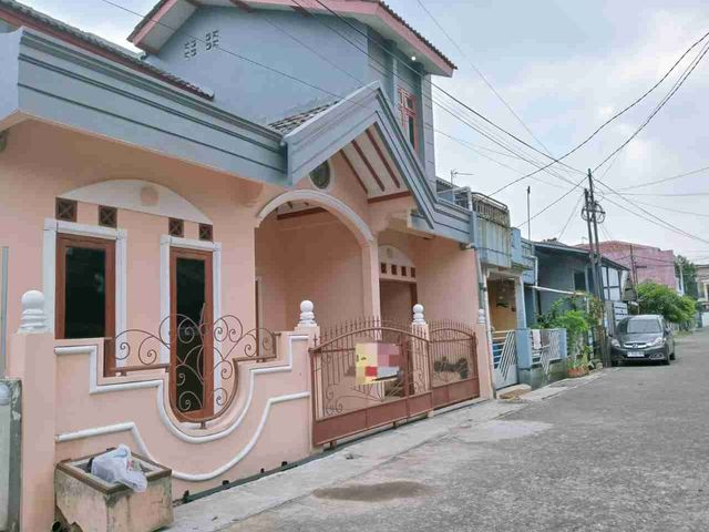 Rumah bagus  2 lantai kamat tidur 4 harga murah terjangkau  lokasi di Ciwastra