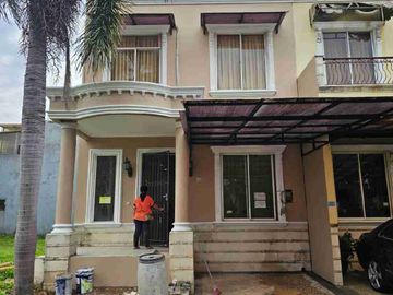 Rumah dijual di Kota Tangerang - Garasi
