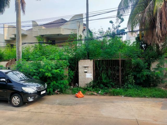 Rumah hancur hitung tanah di Sunter Paradise Tahap I uk. 21x30m (630m), harga nego, murah