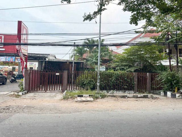 Rumah di Raya Tenggilis Mejoyo