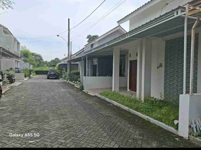 Di jual baru dekat bandara Adisumarmo nyaman tenang
