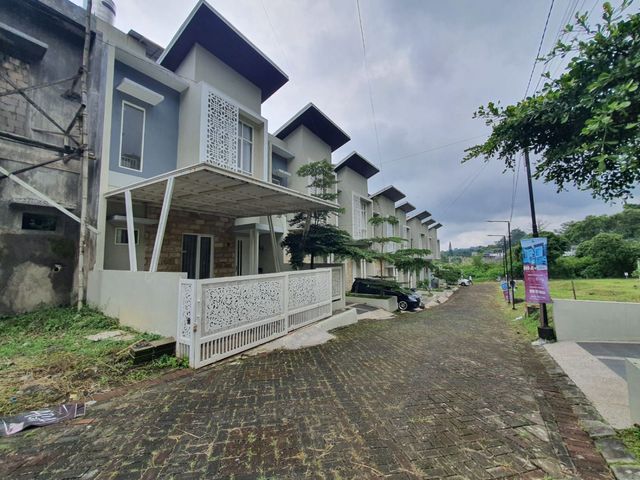 Villa Eksklusif di Beji Batu, Dekat BNS & Jatim Park