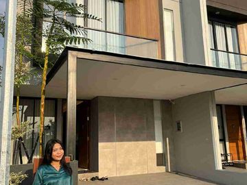 Rumah dijual di Manukan Kulon - AC, Alarm