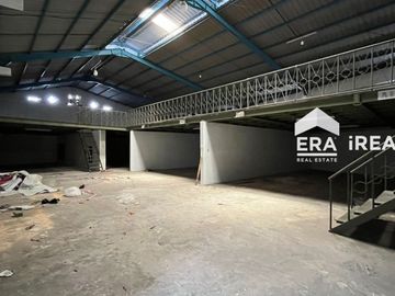 Gudang untuk disewakan di Setabelan - Air