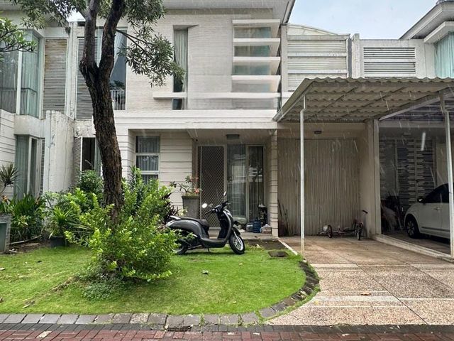 RUMAH PALM BEACH PAKUWON CITY, MINIMALIS