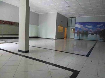 Komersial untuk disewakan di Jayengan