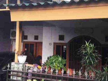 Rumah dijual di Kota Tangerang - Garasi