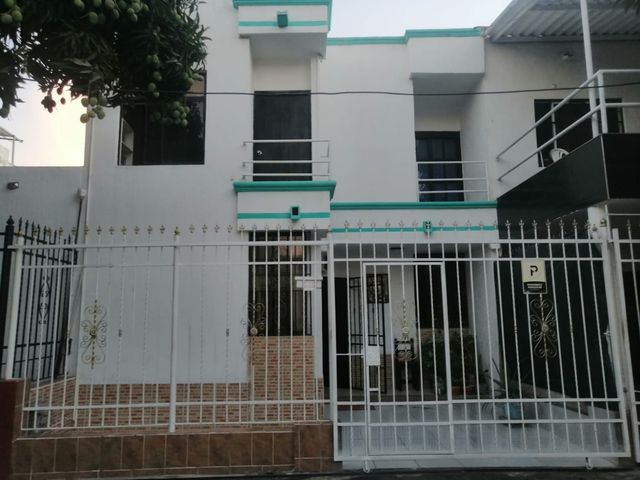 CASA DE 2 PISOS EN LUGAR RESIDENCIAL.-