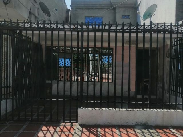 CASA DE 2 PISOS EN LUGAR RESIDENCIAL.-