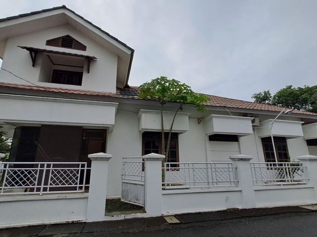 DIJUAL RUMAH HOOK BAGUS LUAS 3 CARPORT DI PERUM FAJAR INDAH COLOMADU