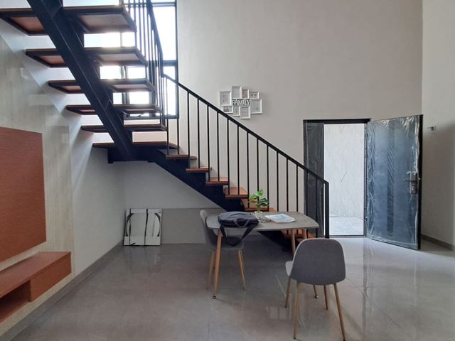 RUMAH BAGUS 2 LANTAI DEKAT PAKUWON MALL & THE PARK SOLO BARU