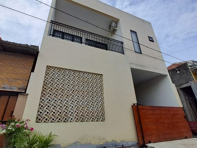 RUMAH RENOVASI BAGUS 2 LANTAI ADA BALKON DEKAT BANDARA SOLO