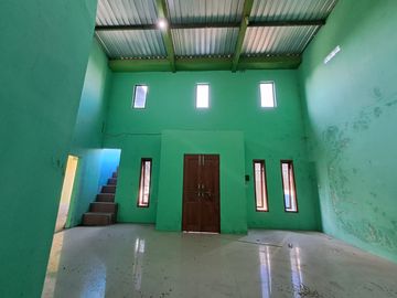 RUMAH BESAR 2 LANTAI DI TOHUDAN COLOMADU, JUAL MURAH