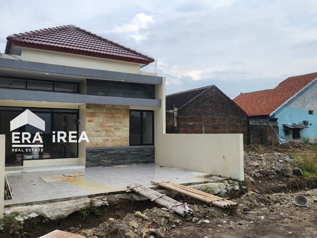 DIJUAL RUMAH BARU DEKAT RS DR OEN SOLO BARU HARGA MURAH