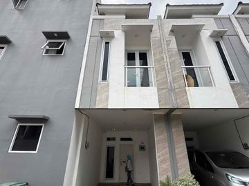 Jakarta Selatan - Balkon, Lemari pakaian bawaan