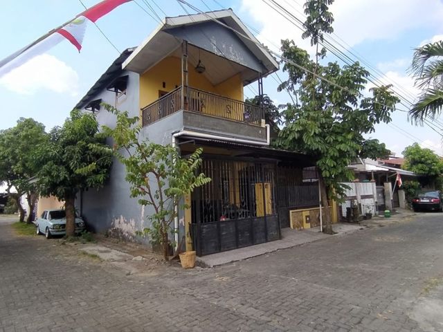RUMAH NYAMAN 2 LANTAI HARGA TERJANGKAU DI BATURAN COLOMADU