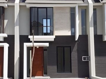 Dijual Rumah  2 lantai di Northwest  Citraland Surabaya Barat