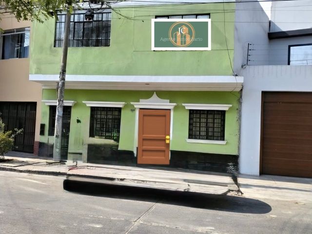 Vendo Casa como terreno cuadra 41 Av.Perú San Martín de Porres