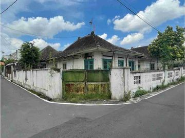 dijual rumah bangunan lama di ketelan, solo